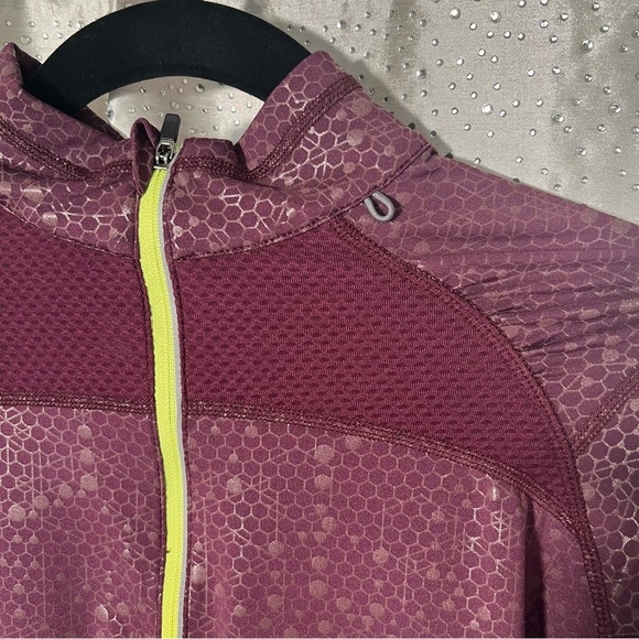 Lija Tennis Burgundy Patterned Long Sleeve Quarter- Zip Pullover - Medium - Picture 6 of 8
